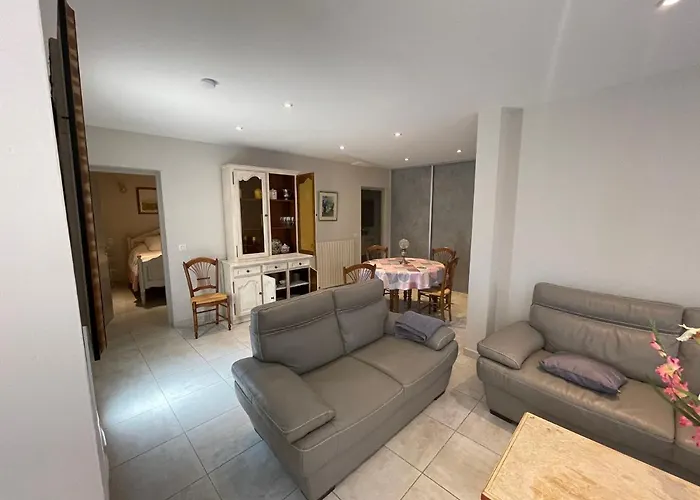 Petite Maison Avec Cour Pres Du Centre