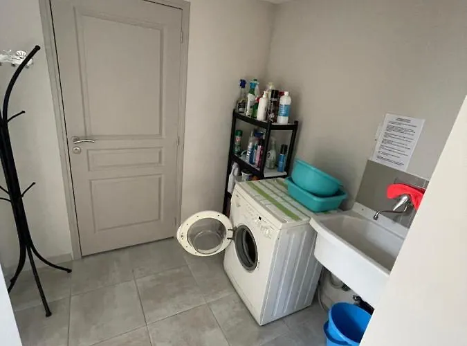 Petite Maison Avec Cour Pres Du Centre
